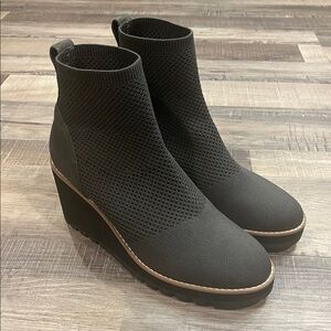 NWOB Eileen Fisher Amos knit wedge ankle boots booties with suede trim 8.5